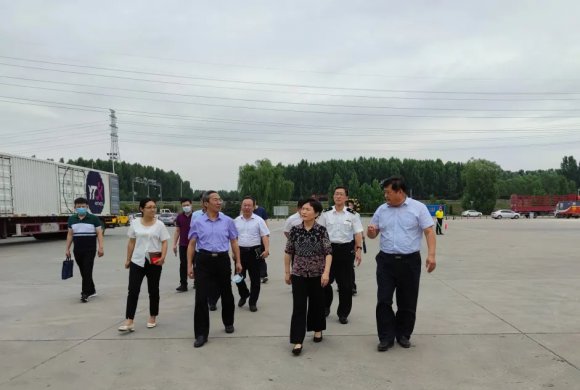 德州市副市長(zhǎng)張桂愛(ài)一行深入金茂源物流園區(qū)開(kāi)展實(shí)地調(diào)研