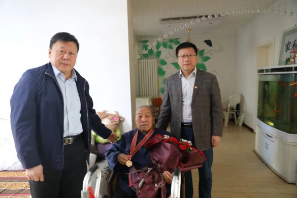 致敬！交投集團(tuán)走訪慰問榮獲“抗美援朝70周年紀(jì)念章”志愿軍老戰(zhàn)士并