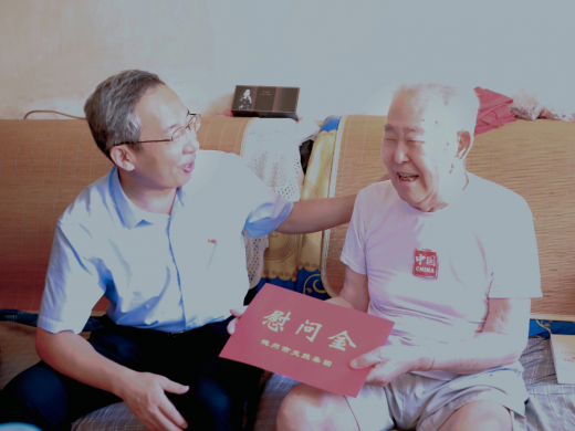 “七一”走訪(fǎng)傳黨情 關(guān)懷慰問(wèn)暖人心 | 交投集團(tuán)組織開(kāi)展“七一”走訪(fǎng)慰問(wèn)活